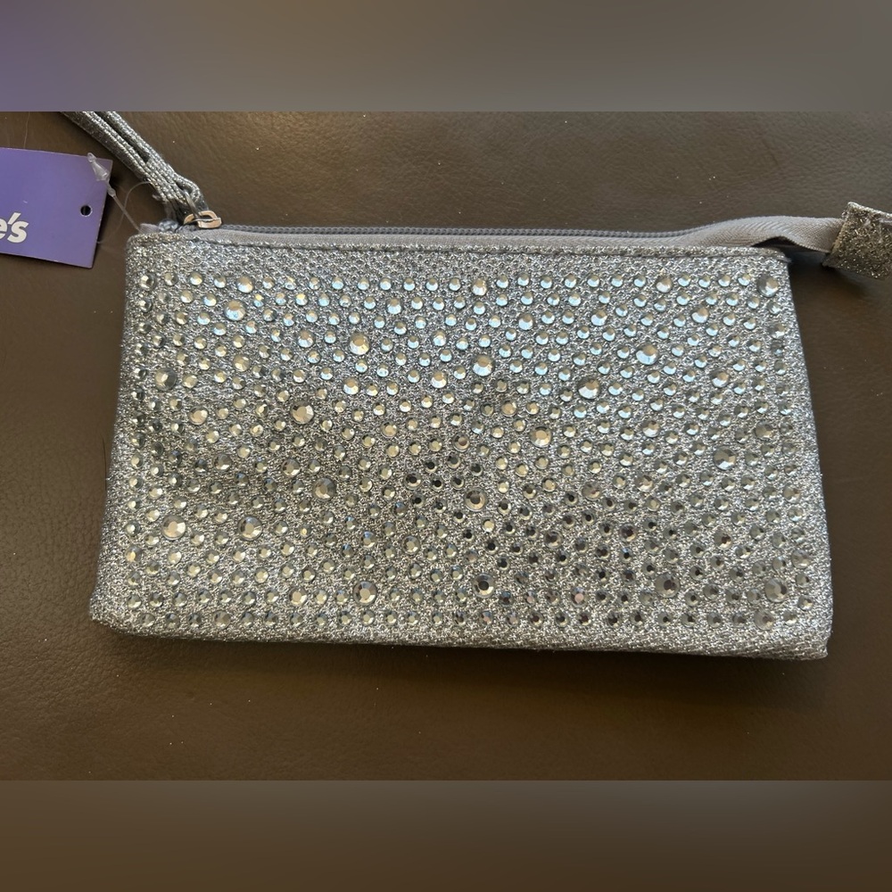 Rhinestone๐ Silver ๐ฉถ Sparkle โจWristlet